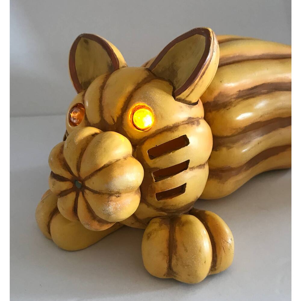 2004 WMG Pumpkin Cat Decoration Figurine Orange Light Up Eyes Fall